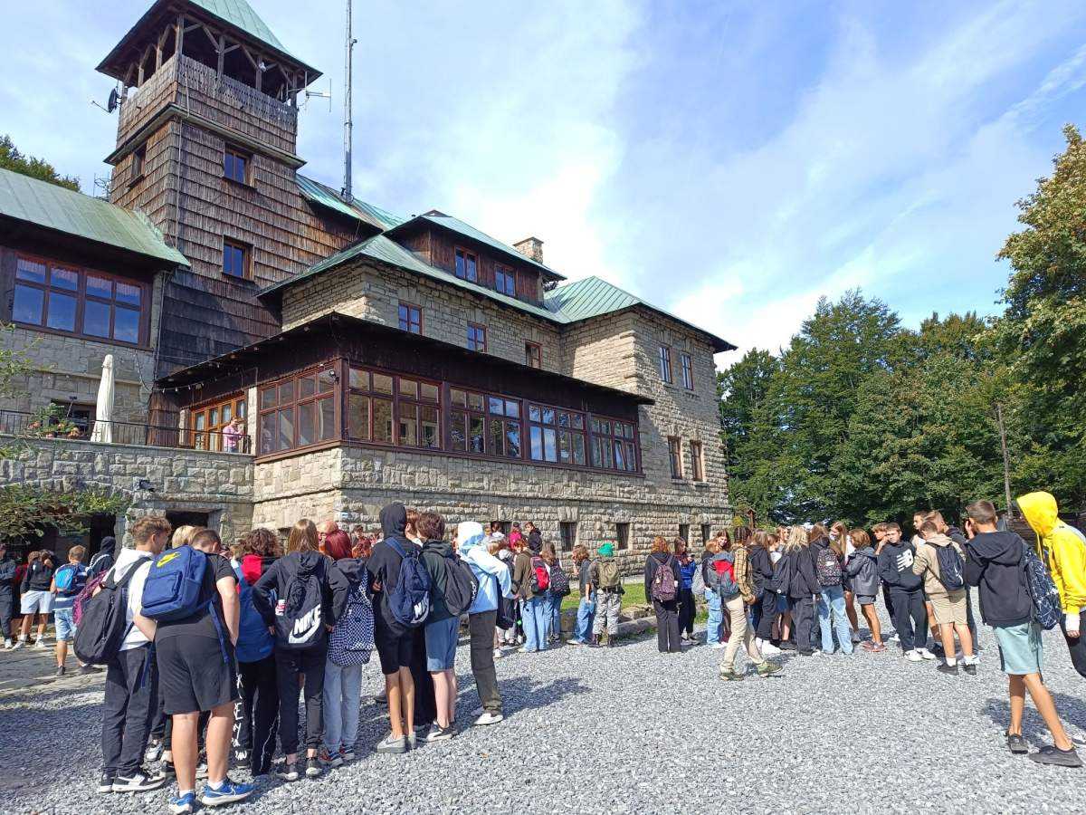 Jubileuszowy rajd świętochłowickiego Kochana Liceum obchodzi 75 lecie istnienia 1