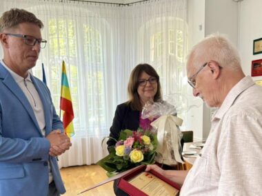 Zakończenie działalności Rodzinnego Domu Dziecka nr 1 w Świętochłowicach Zakończenie działalności Rodzinnego Domu Dziecka nr 1 w Świętochłowicach