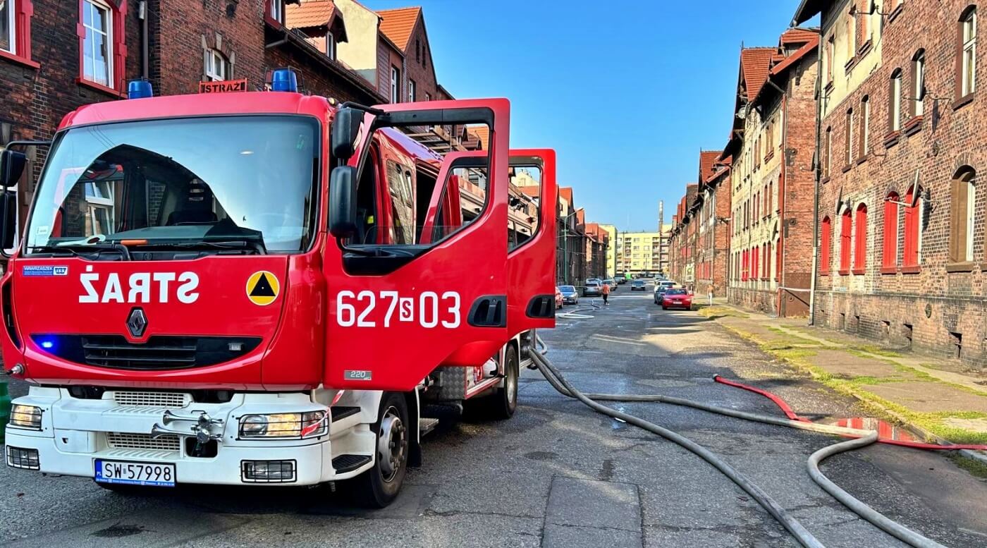 Poranny pożar w Świętochłowicach. Ewakuowano 10 osób oraz 2 psy